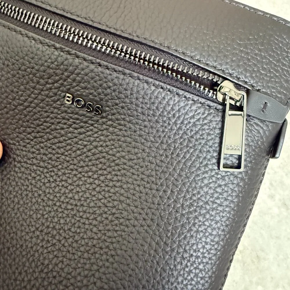 HUGO BOSS Morval All Leather Zip‎ Env_O Bag 50517985 Black